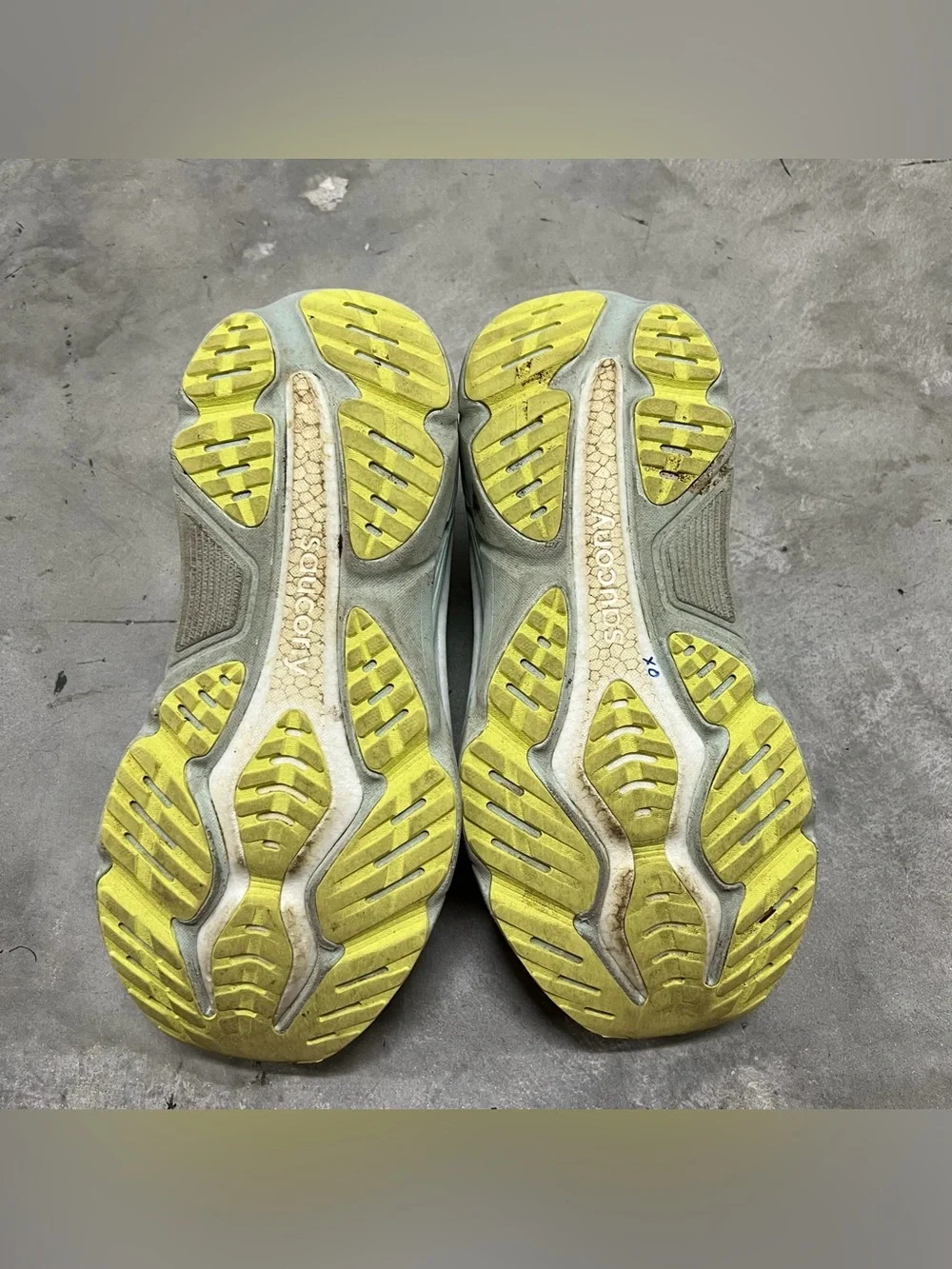 Saucony Hurricane 25 Women's Running Shoes Size 10.5 White Gray